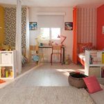 Детская для двух девочек разного возраста, зонирование и оформление