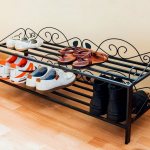Фото кованой подставки для обуви в прихожую