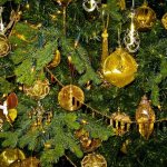 how to decorate a Christmas tree beautifully