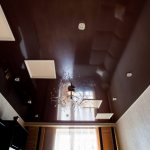 Коричневый натяжной потолок: цвета, оттенки и фото