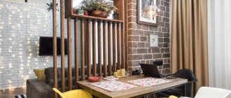 Легкая перегородка из реек с полкой для цветов