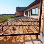 Нижняя обвязка из профильной трубы для веранды