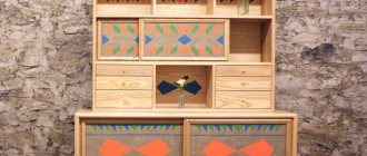 светлый интерьер гостиной с буфетом