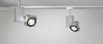 Трековые светильники в интерьере 48 фото