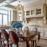 ​Удобна ли кухня с мойкой у окна: фото интерьеров, разбор планировок советы