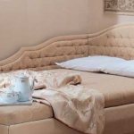 В чем особенности угловых двуспальных кроватей, важные критерии выбора