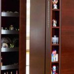 Варианты шкафов пеналов в кухню, критерии выбора