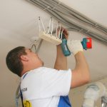 Закладная под натяжной потолок: способы монтажа, фото